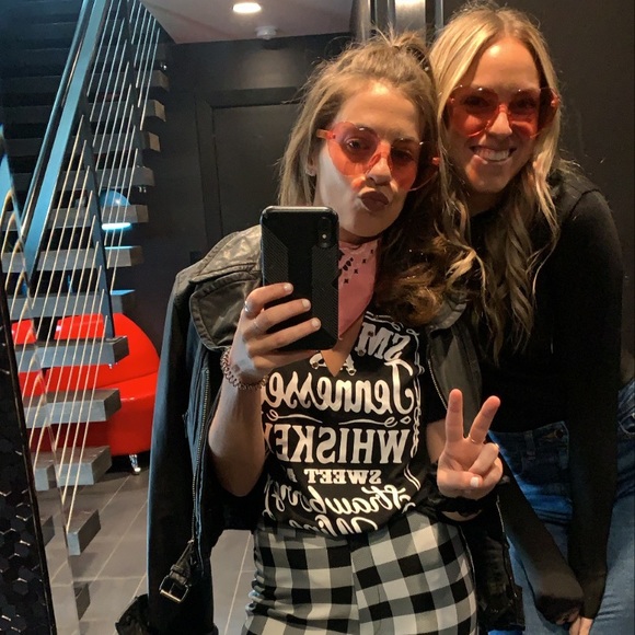 Meet your Posher, Marissa - Picture 5 of 5